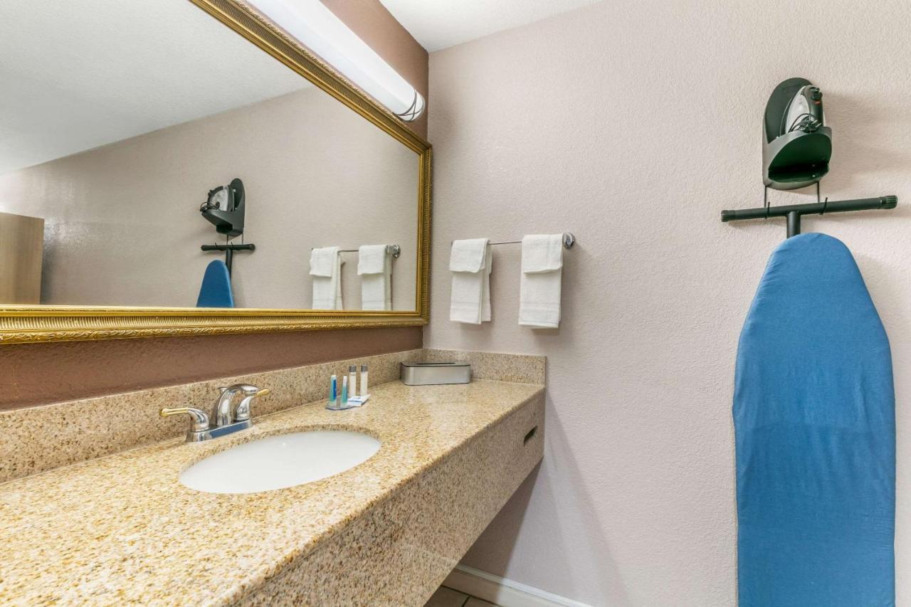 Rodeway Inn Мемфис Экстерьер фото