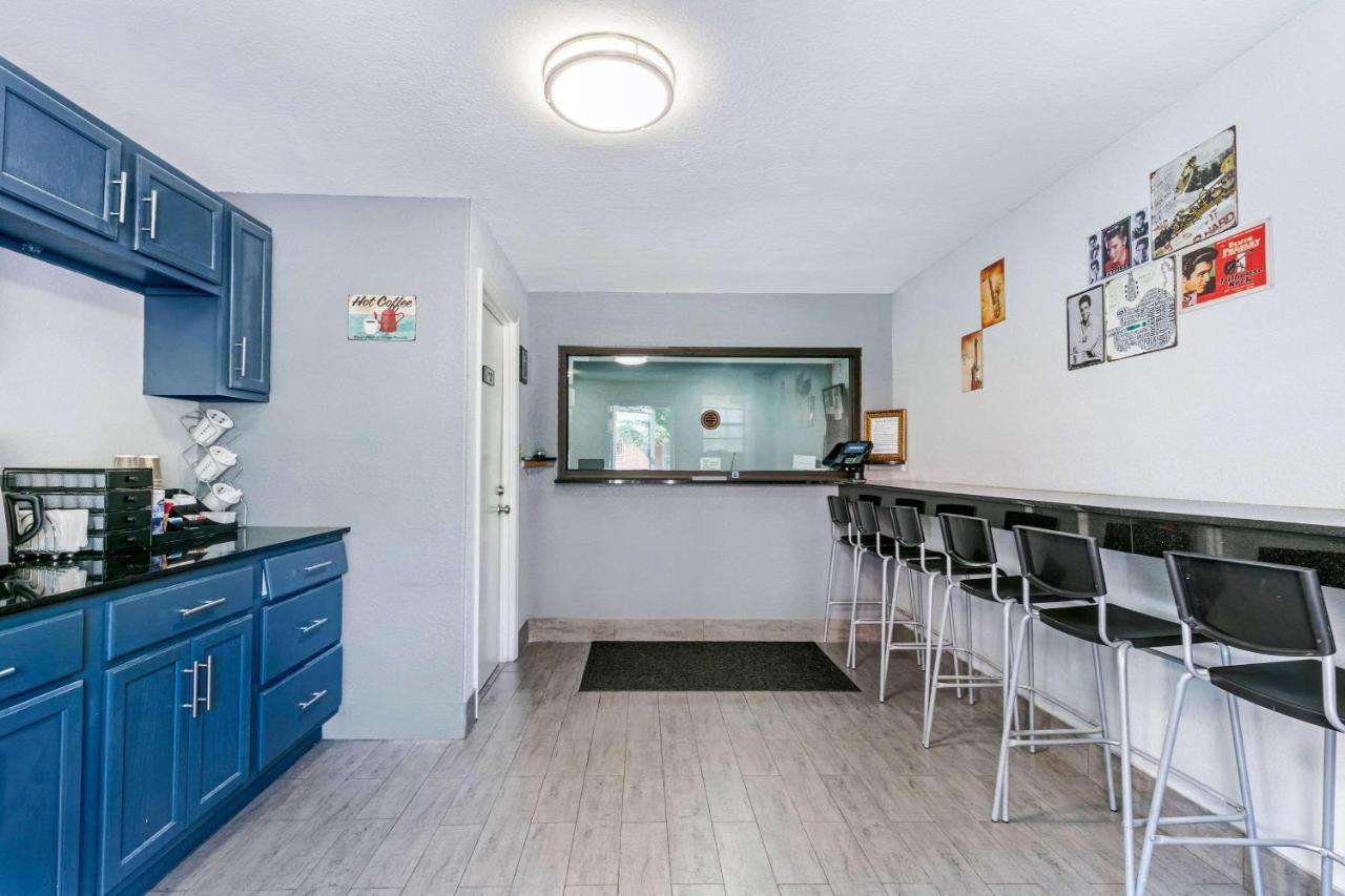 Rodeway Inn Мемфис Экстерьер фото